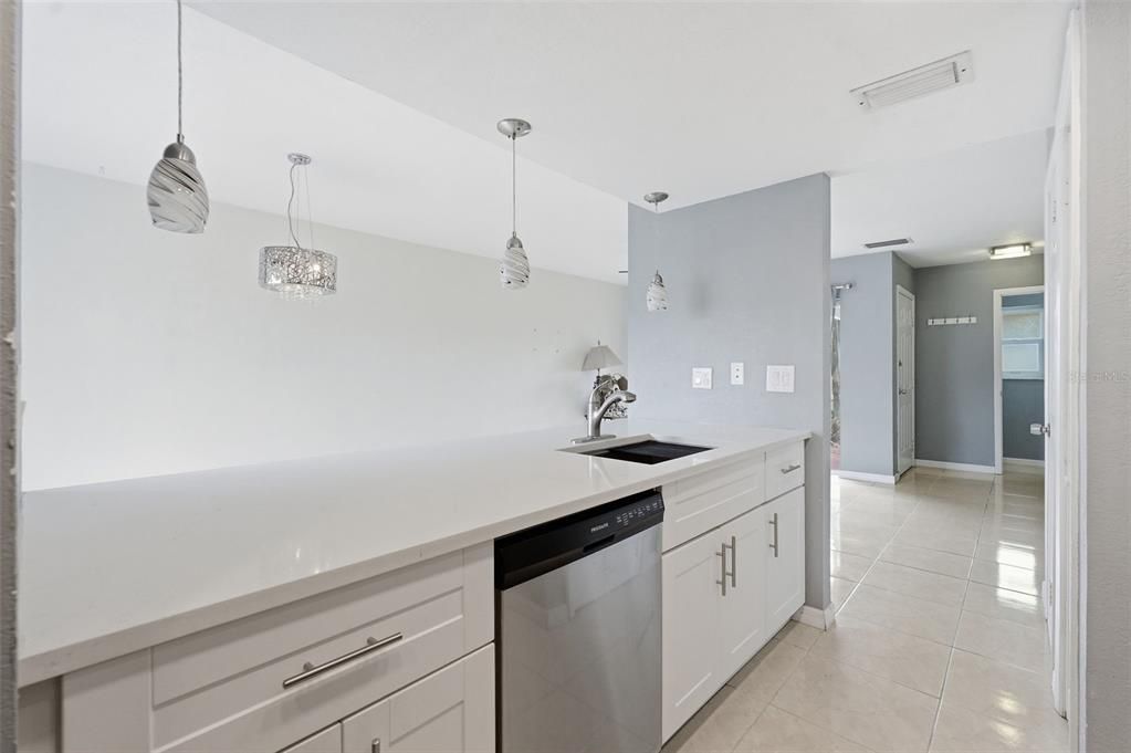 For Sale: $225,000 (2 beds, 1 baths, 1056 Square Feet)