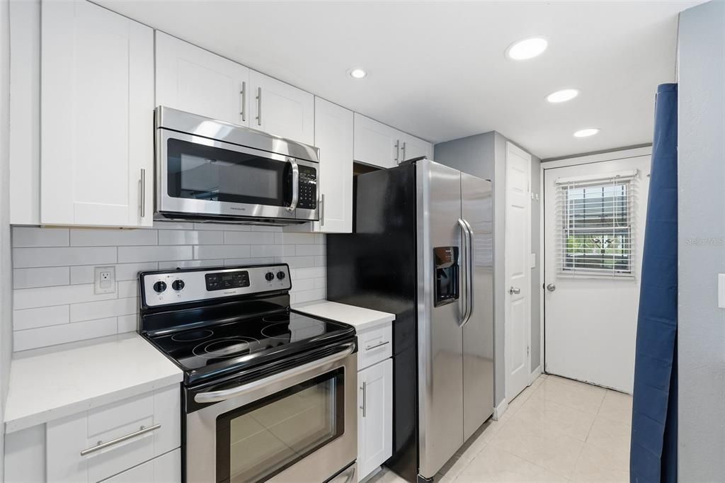 For Sale: $225,000 (2 beds, 1 baths, 1056 Square Feet)