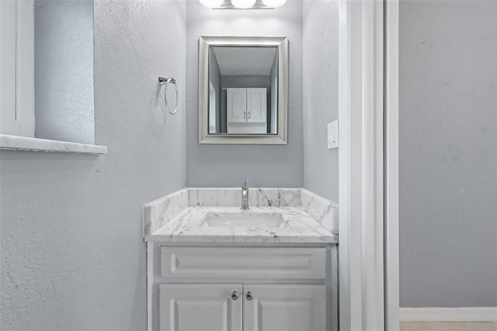 For Sale: $225,000 (2 beds, 1 baths, 1056 Square Feet)