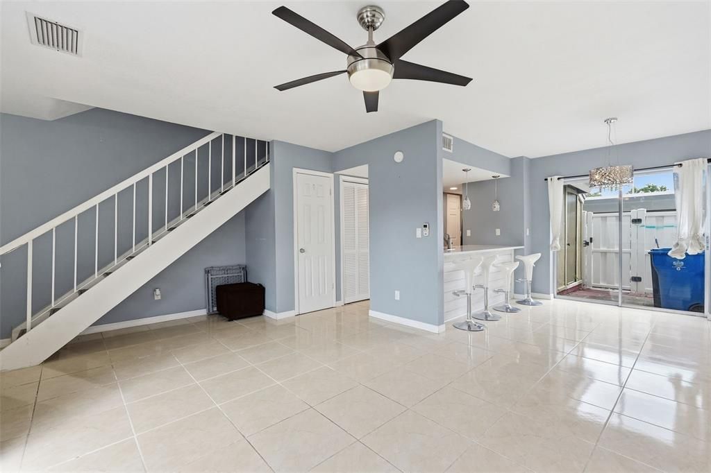 For Sale: $225,000 (2 beds, 1 baths, 1056 Square Feet)