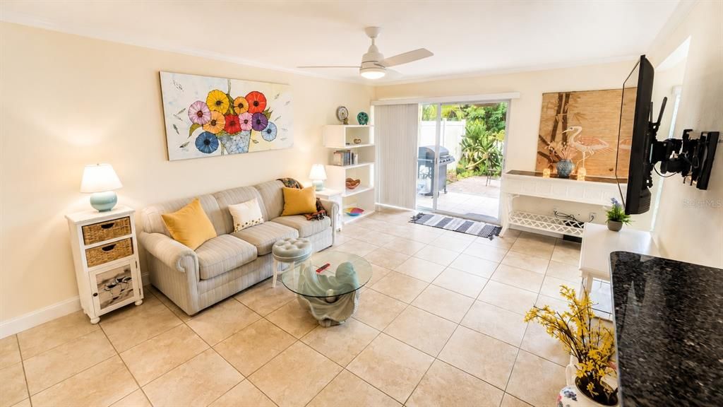 For Rent: $1,700 (1 beds, 1 baths, 768 Square Feet)