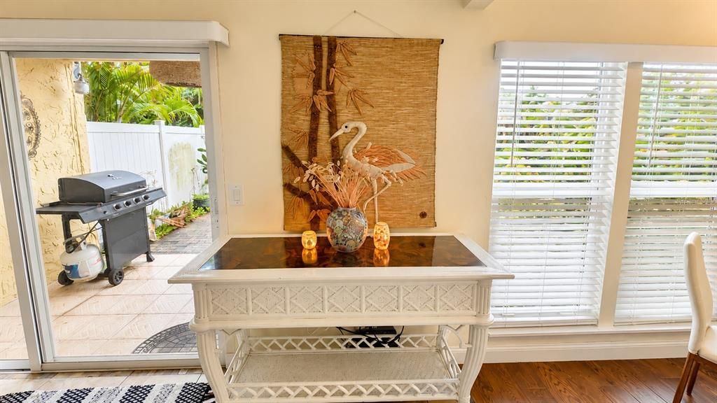 For Rent: $1,700 (1 beds, 1 baths, 768 Square Feet)