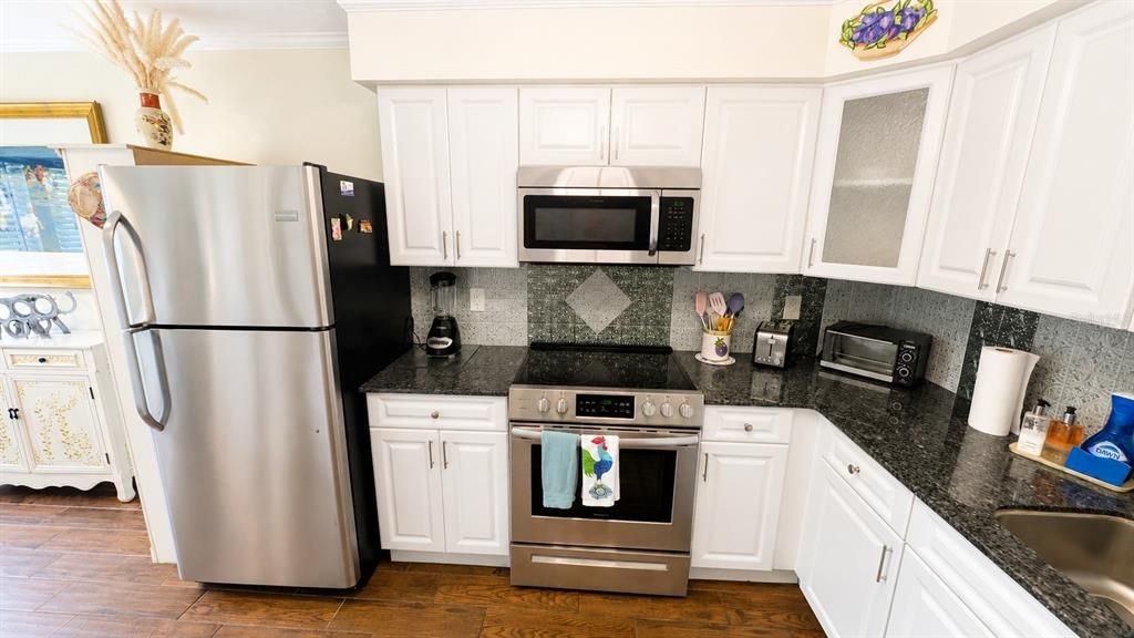 For Rent: $1,700 (1 beds, 1 baths, 768 Square Feet)