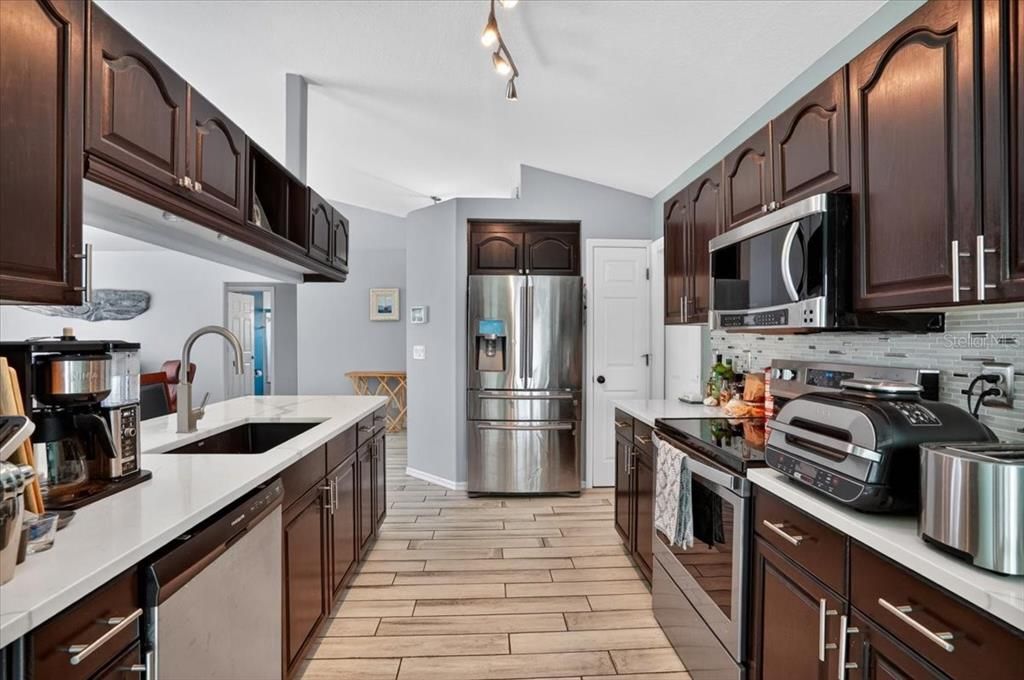 For Sale: $469,000 (3 beds, 2 baths, 1524 Square Feet)