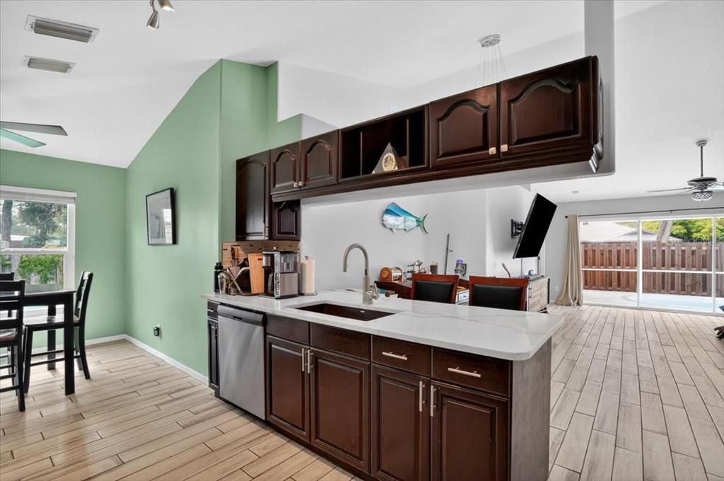 For Sale: $469,000 (3 beds, 2 baths, 1524 Square Feet)