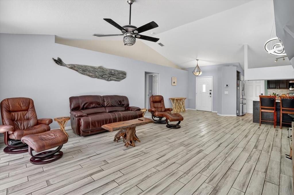 For Sale: $469,000 (3 beds, 2 baths, 1524 Square Feet)