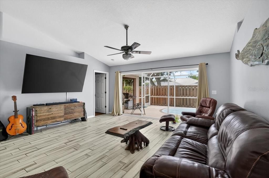 For Sale: $469,000 (3 beds, 2 baths, 1524 Square Feet)