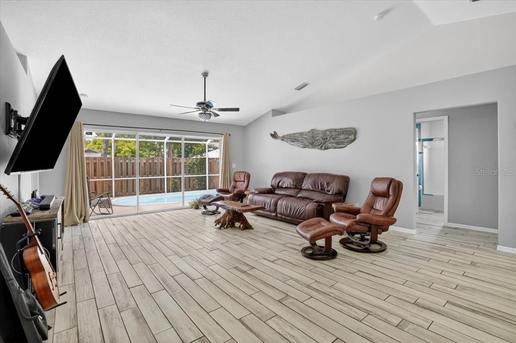 For Sale: $469,000 (3 beds, 2 baths, 1524 Square Feet)