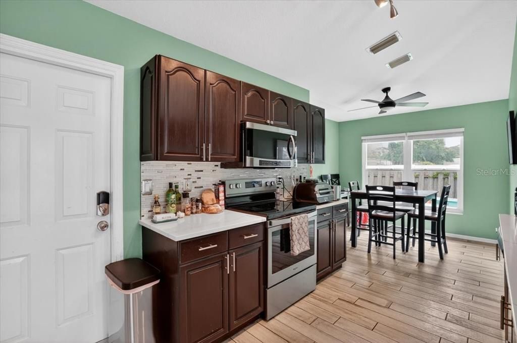 For Sale: $469,000 (3 beds, 2 baths, 1524 Square Feet)
