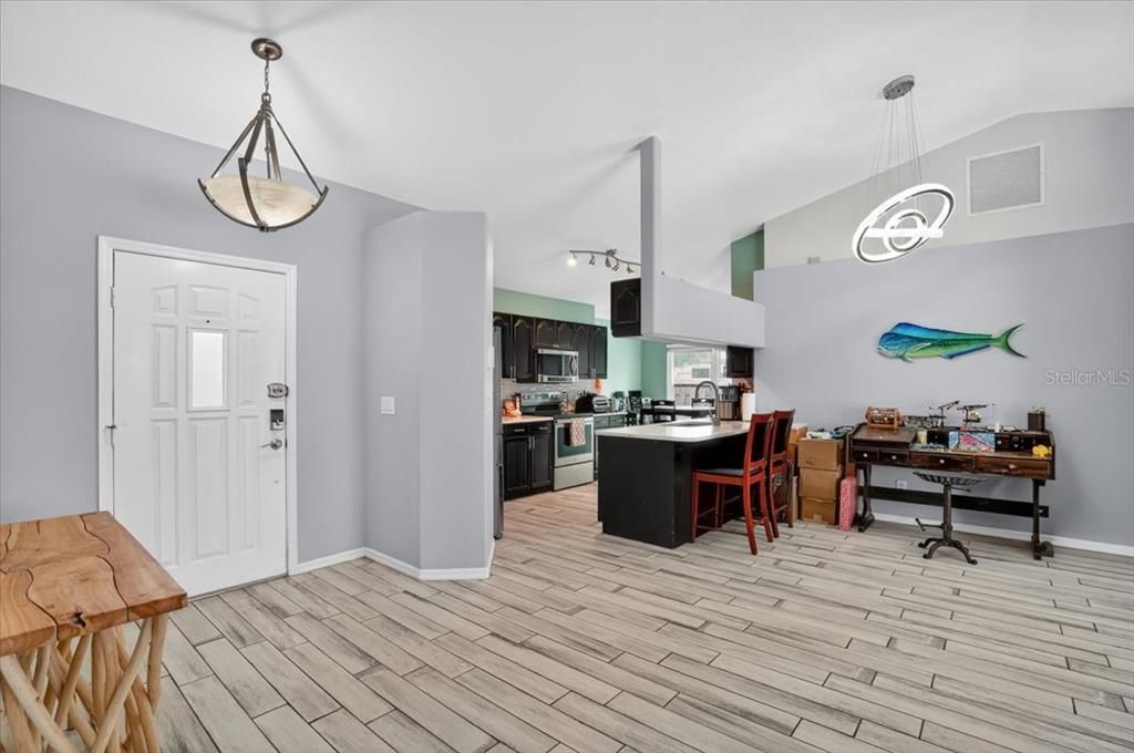 For Sale: $469,000 (3 beds, 2 baths, 1524 Square Feet)