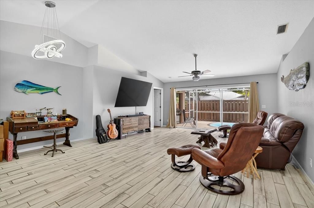 For Sale: $469,000 (3 beds, 2 baths, 1524 Square Feet)