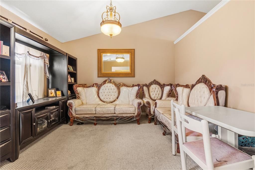 На продажу: $295,000 (3 спален, 2 ванн, 1872 Квадратных фут)