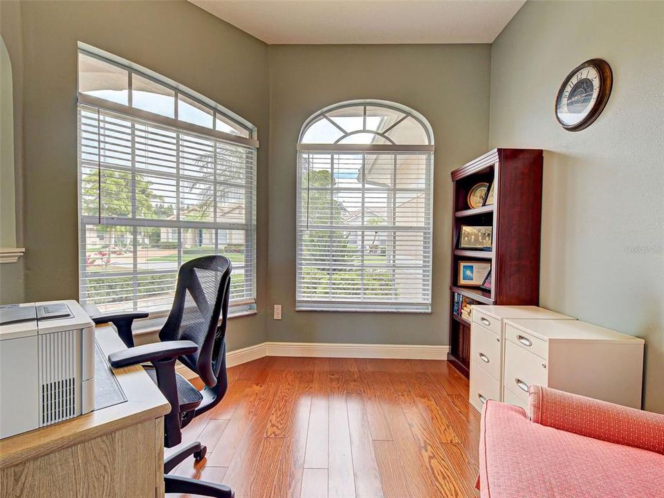 For Sale: $515,000 (4 beds, 2 baths, 1824 Square Feet)