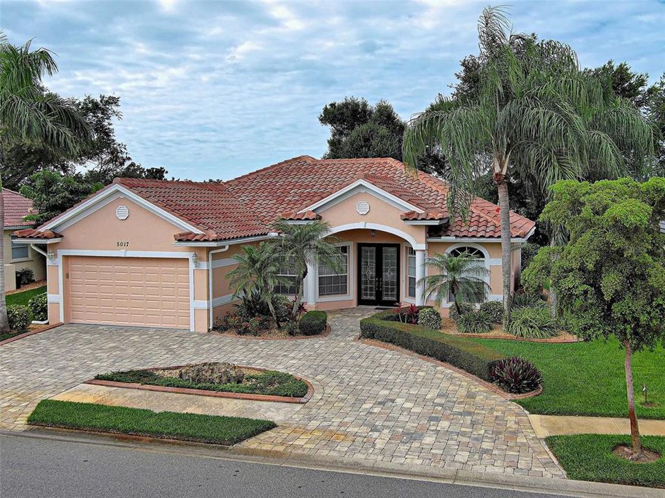 For Sale: $515,000 (4 beds, 2 baths, 1824 Square Feet)