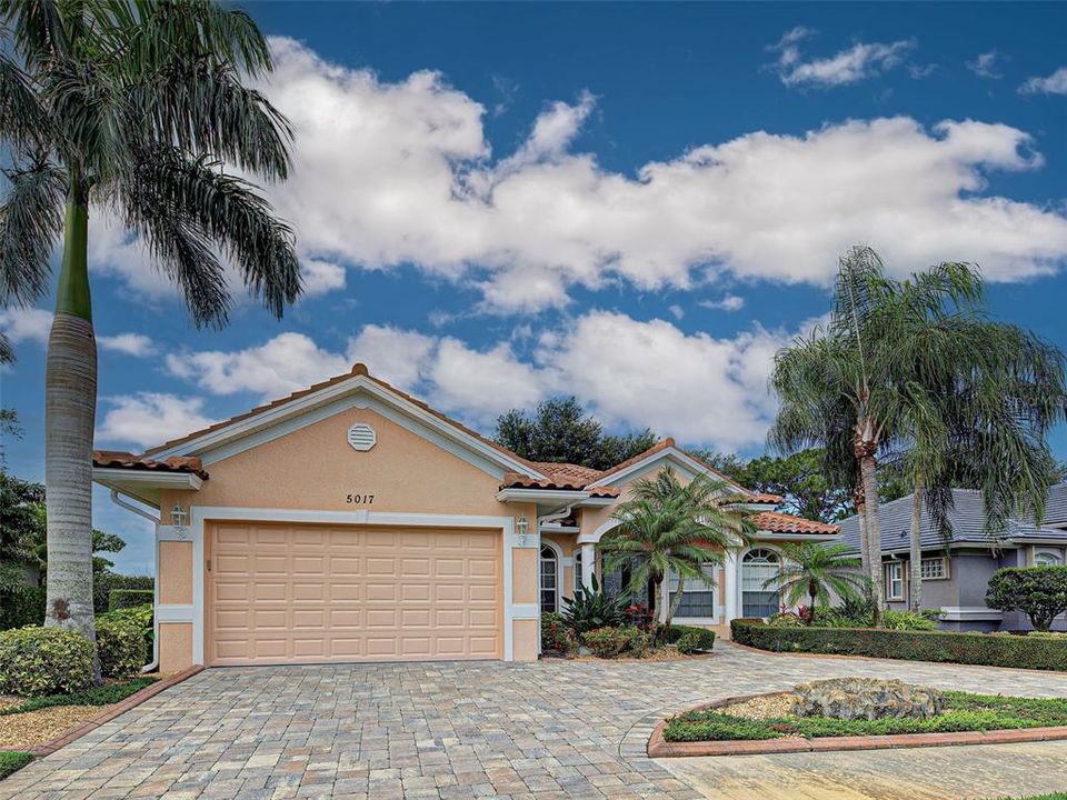 For Sale: $515,000 (4 beds, 2 baths, 1824 Square Feet)