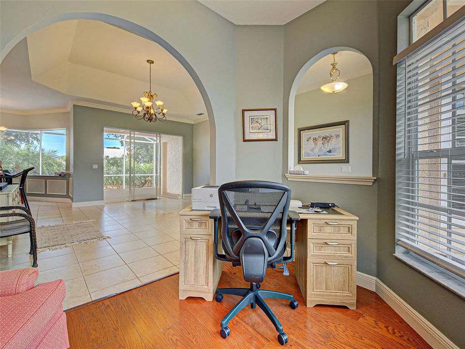 For Sale: $515,000 (4 beds, 2 baths, 1824 Square Feet)