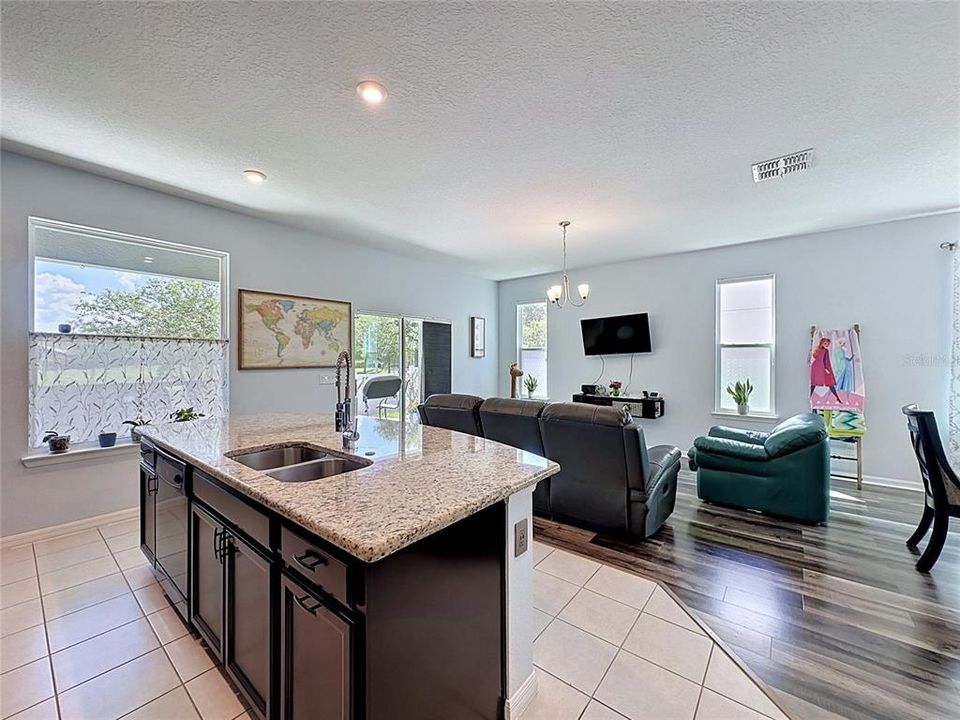 For Sale: $359,900 (3 beds, 2 baths, 1915 Square Feet)