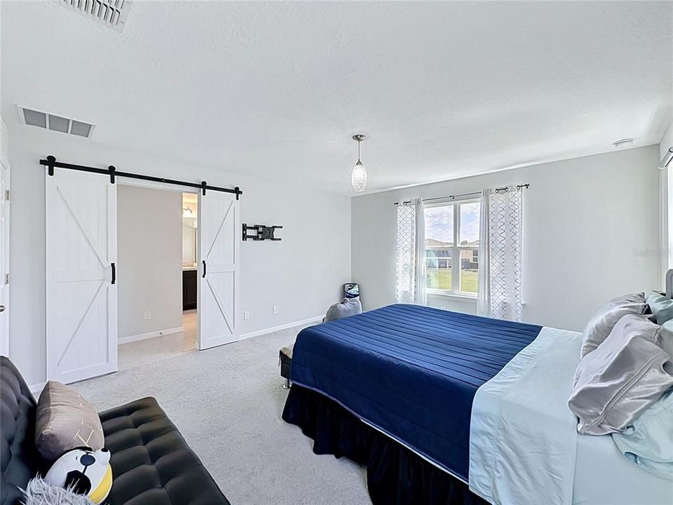 For Sale: $359,900 (3 beds, 2 baths, 1915 Square Feet)