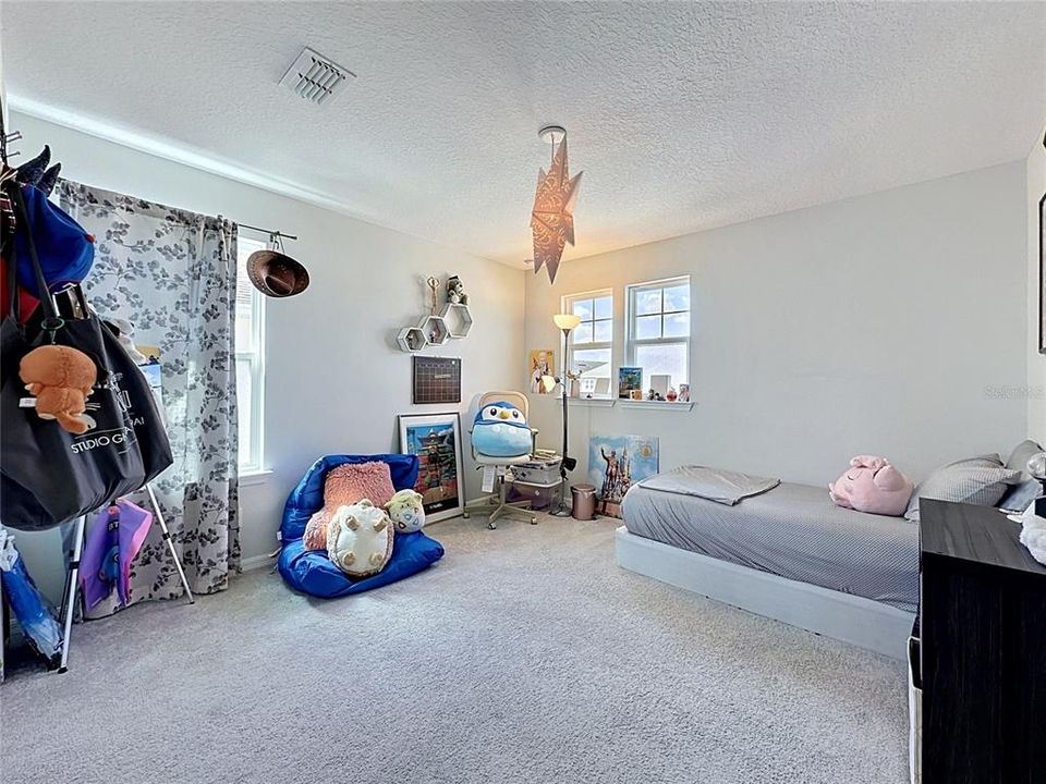 For Sale: $359,900 (3 beds, 2 baths, 1915 Square Feet)