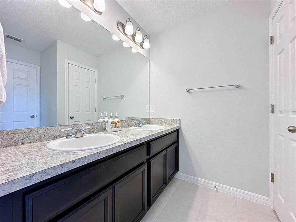 For Sale: $359,900 (3 beds, 2 baths, 1915 Square Feet)