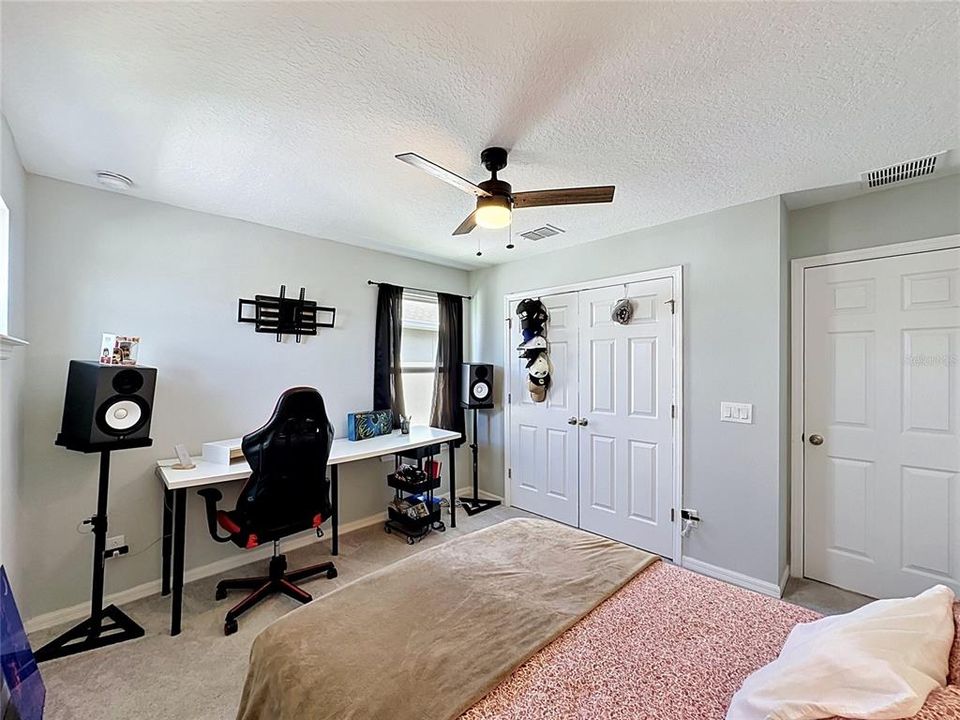 For Sale: $359,900 (3 beds, 2 baths, 1915 Square Feet)