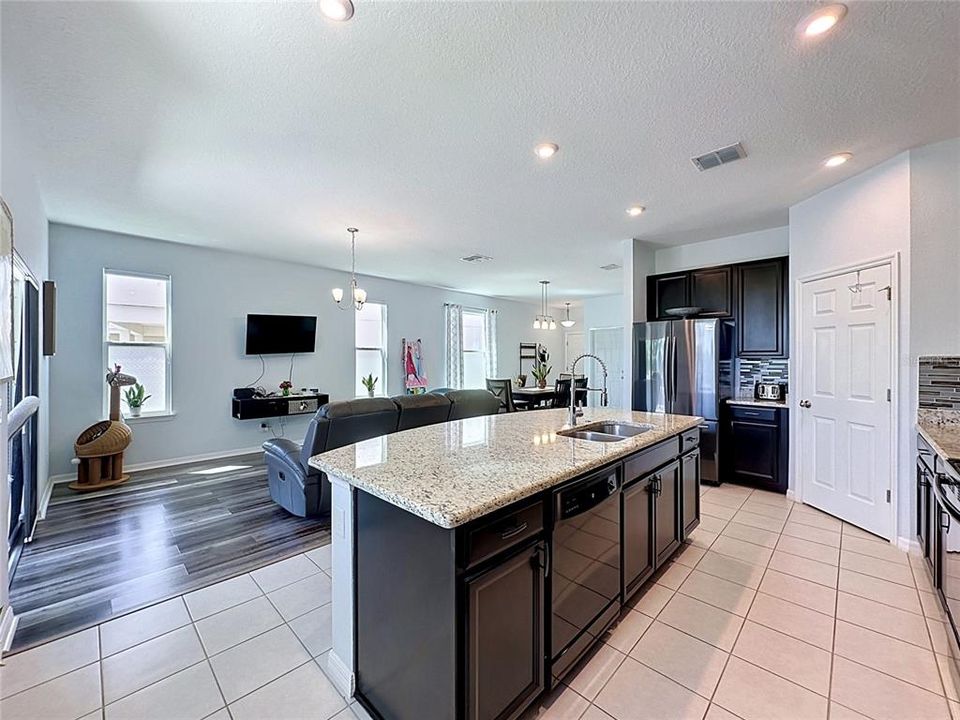 For Sale: $359,900 (3 beds, 2 baths, 1915 Square Feet)