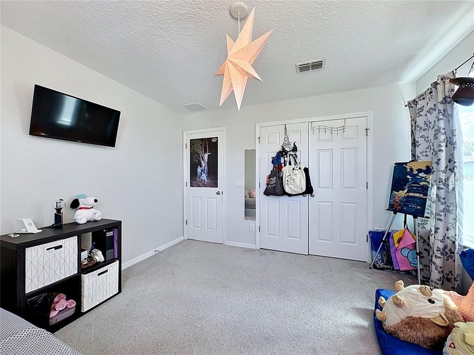 For Sale: $359,900 (3 beds, 2 baths, 1915 Square Feet)