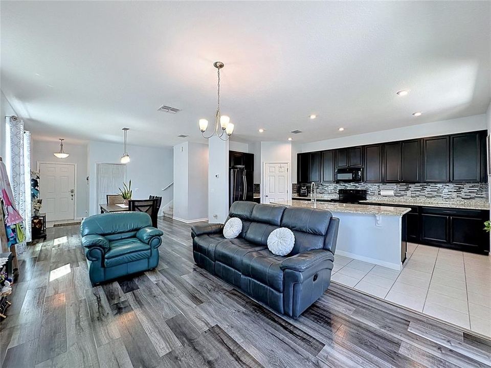 For Sale: $359,900 (3 beds, 2 baths, 1915 Square Feet)