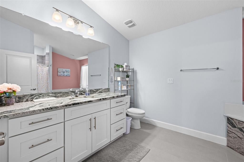 For Sale: $340,000 (3 beds, 2 baths, 1784 Square Feet)