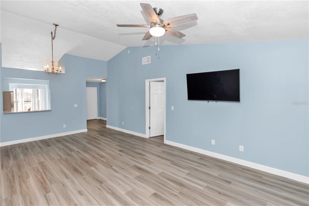 For Sale: $274,900 (3 beds, 2 baths, 1126 Square Feet)