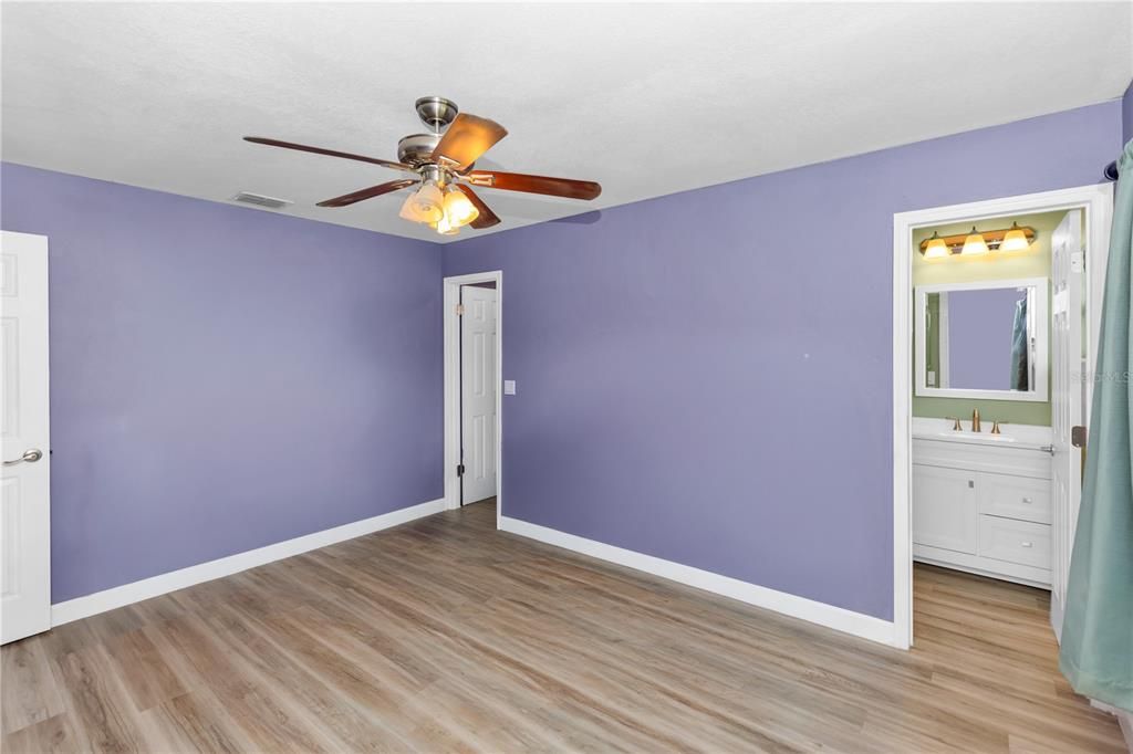 For Sale: $274,900 (3 beds, 2 baths, 1126 Square Feet)