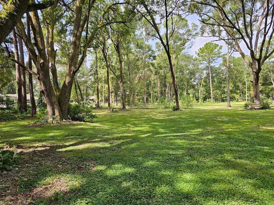 En Venta: $200,000 (2.01 acres)