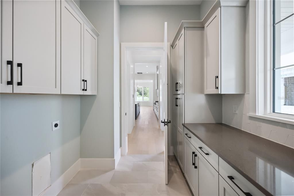For Sale: $2,595,000 (5 beds, 5 baths, 4433 Square Feet)