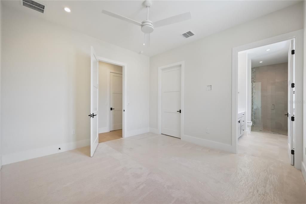 For Sale: $2,595,000 (5 beds, 5 baths, 4433 Square Feet)