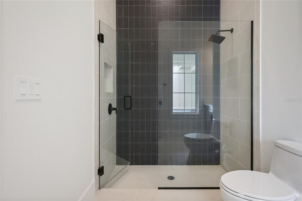 For Sale: $2,595,000 (5 beds, 5 baths, 4433 Square Feet)