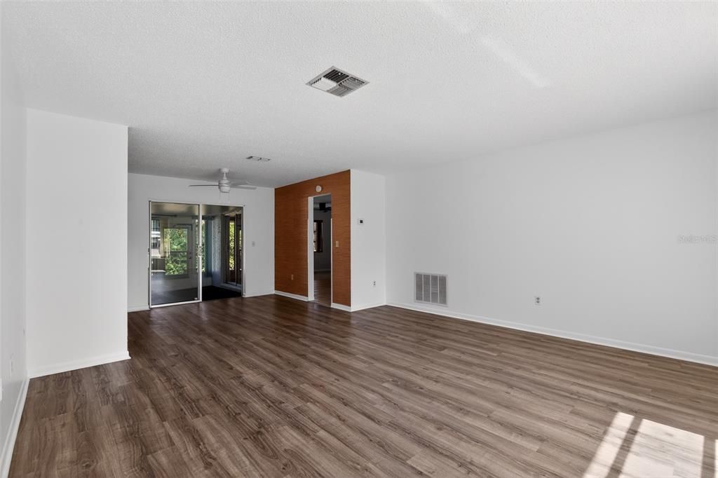 На продажу: $249,900 (2 спален, 2 ванн, 1360 Квадратных фут)