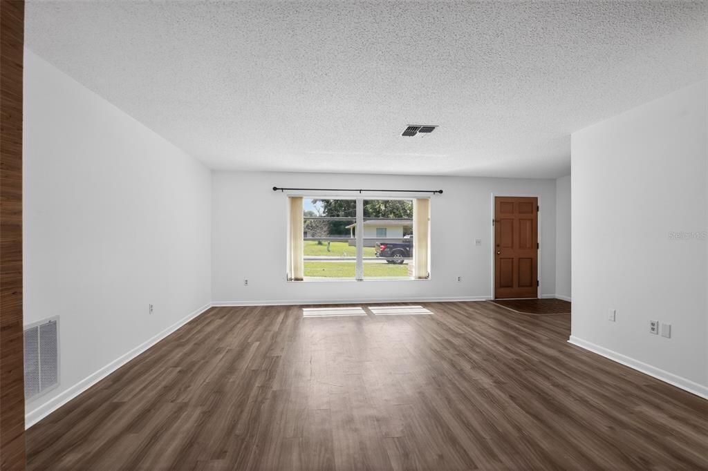 На продажу: $249,900 (2 спален, 2 ванн, 1360 Квадратных фут)