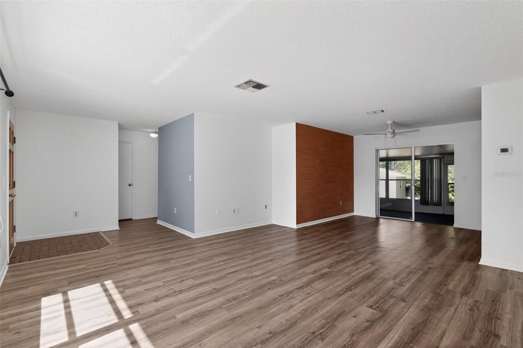 На продажу: $249,900 (2 спален, 2 ванн, 1360 Квадратных фут)