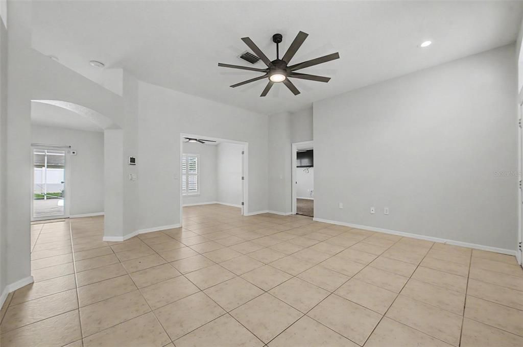 For Sale: $475,000 (4 beds, 2 baths, 2068 Square Feet)