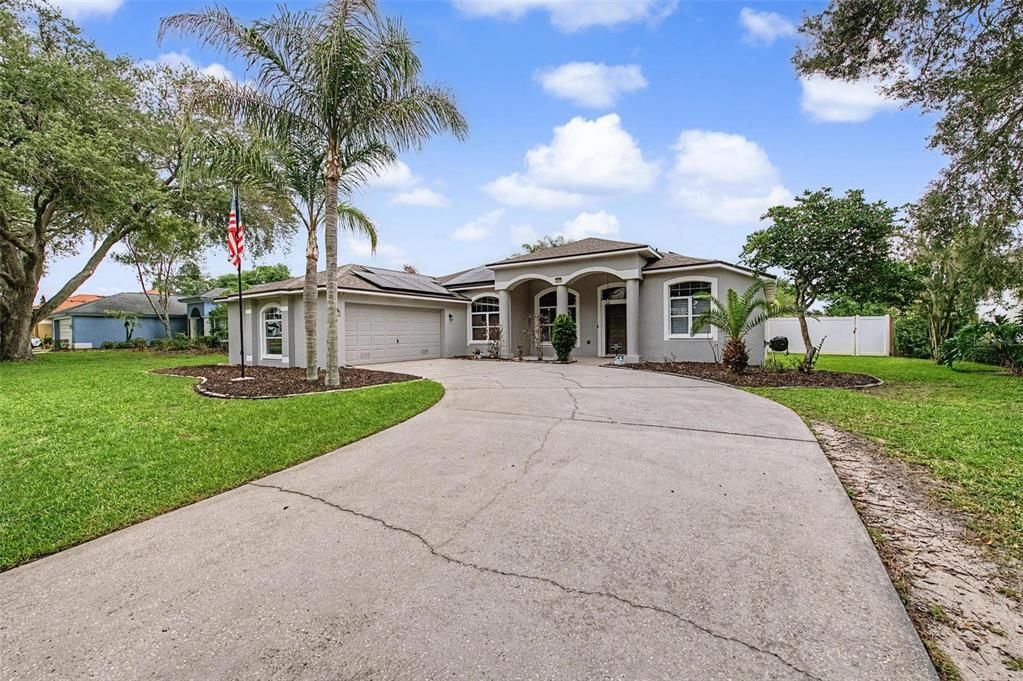 For Sale: $475,000 (4 beds, 2 baths, 2068 Square Feet)