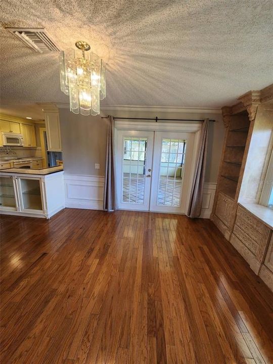 En Renta: $2,075 (3 camas, 2 baños, 1608 Pies cuadrados)
