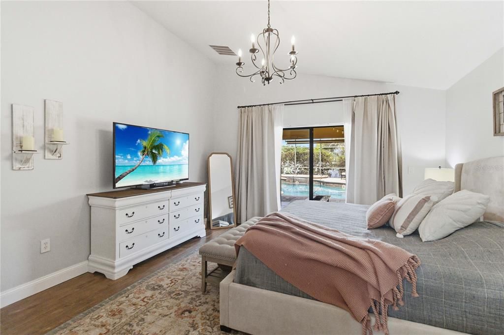 En Venta: $574,900 (4 camas, 2 baños, 2248 Pies cuadrados)
