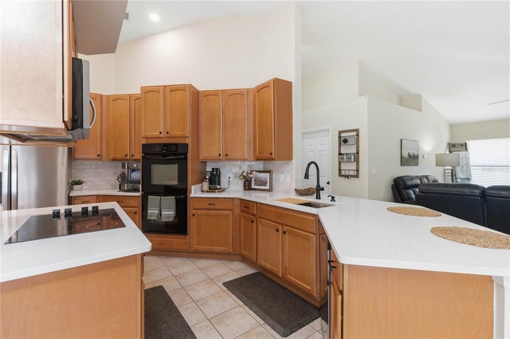 En Venta: $574,900 (4 camas, 2 baños, 2248 Pies cuadrados)