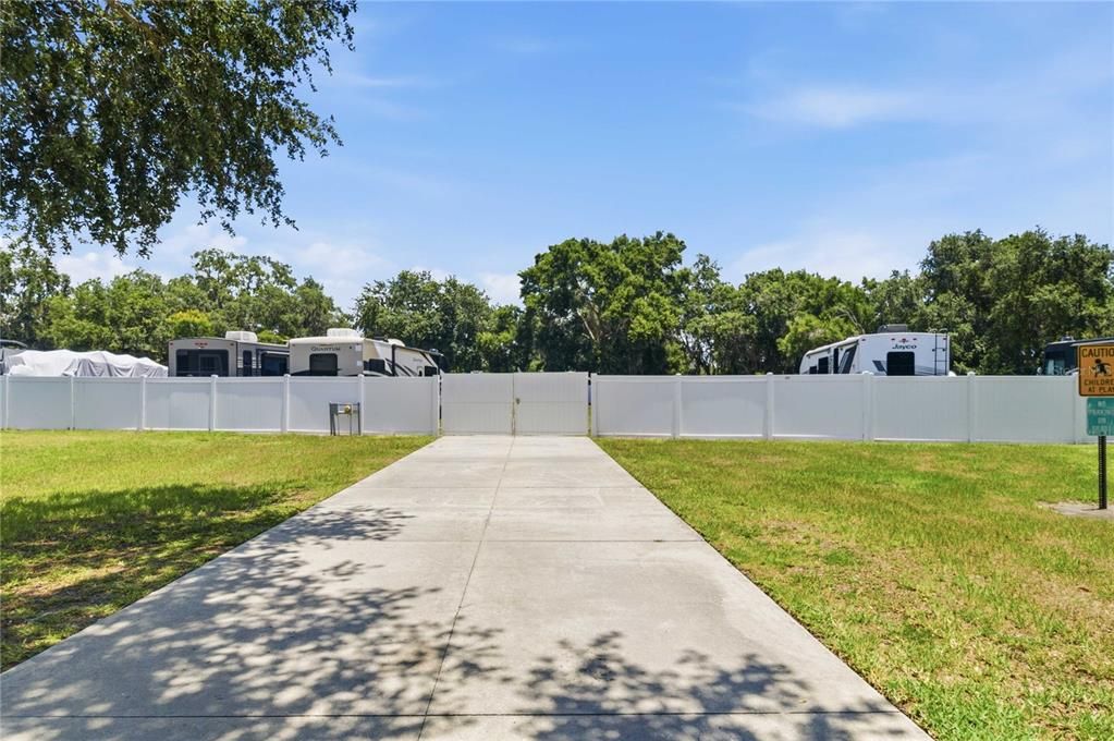 En Venta: $574,900 (4 camas, 2 baños, 2248 Pies cuadrados)
