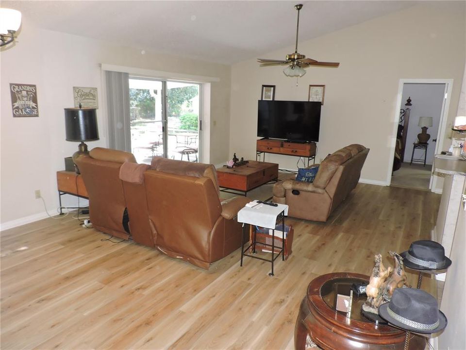 En Venta: $289,000 (2 camas, 2 baños, 1104 Pies cuadrados)
