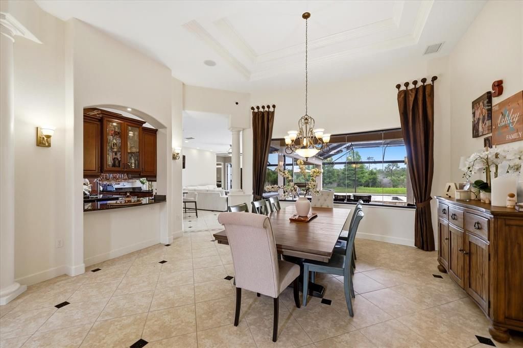 На продажу: $925,000 (6 спален, 4 ванн, 4037 Квадратных фут)
