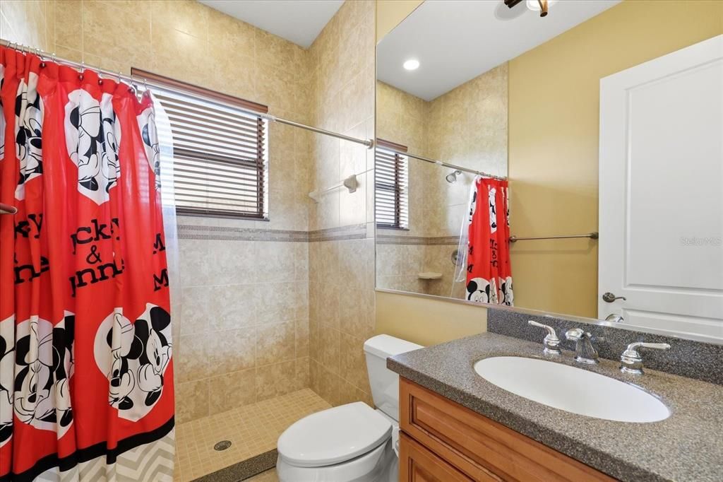 На продажу: $925,000 (6 спален, 4 ванн, 4037 Квадратных фут)