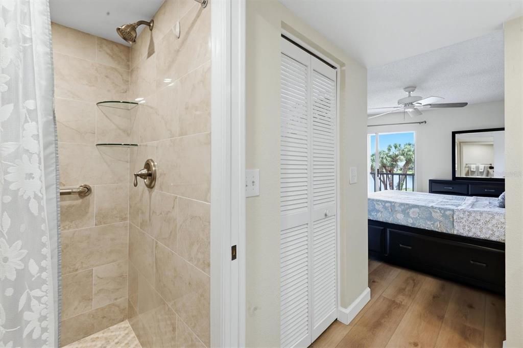 For Sale: $329,000 (2 beds, 2 baths, 1106 Square Feet)