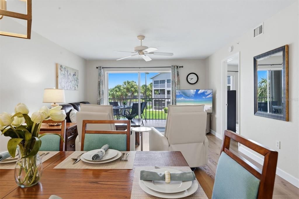 For Sale: $329,000 (2 beds, 2 baths, 1106 Square Feet)
