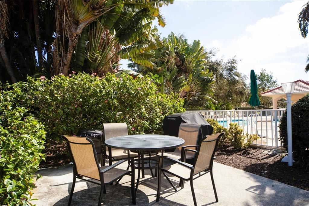 For Sale: $329,000 (2 beds, 2 baths, 1106 Square Feet)